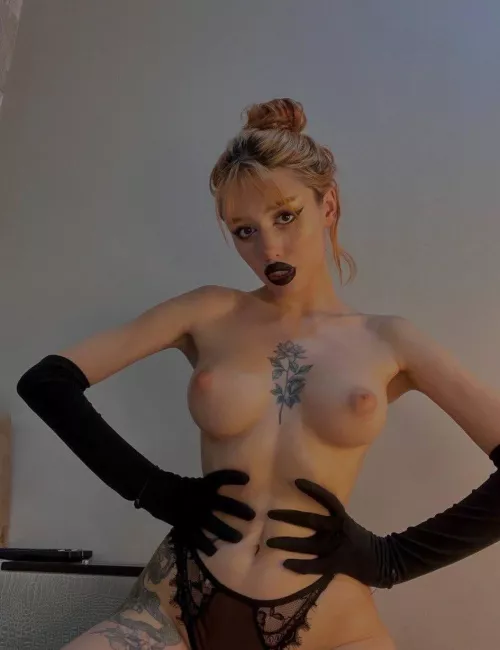 I'm so lonely and horny... As always...