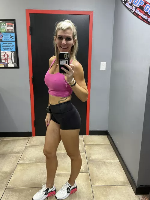 Leg day Friday! Love getting to wear my Booty shorts to the gym!