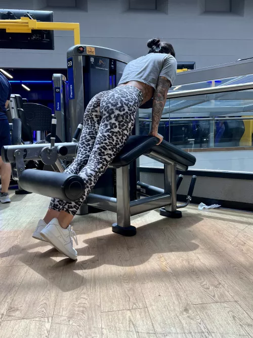 Living that gym life is paying off 🍑💦