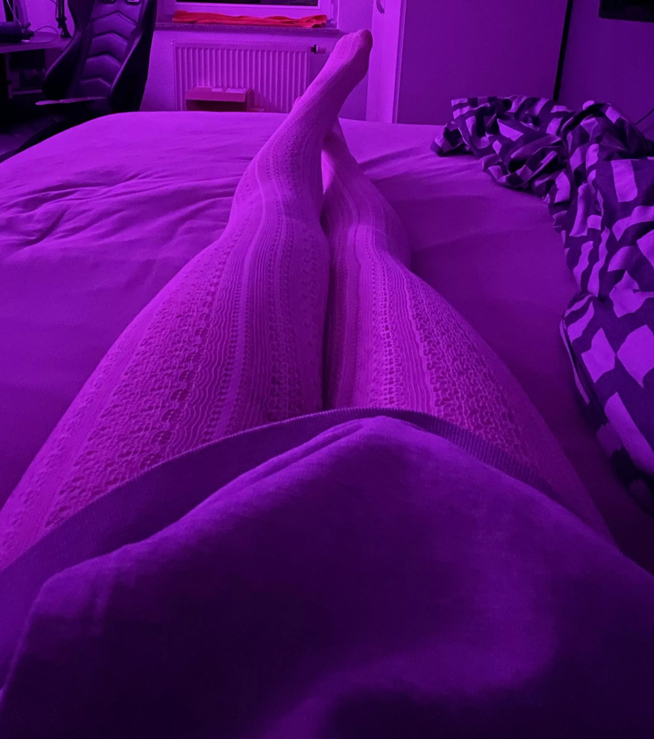 Look at my small Feet 🥺in tights