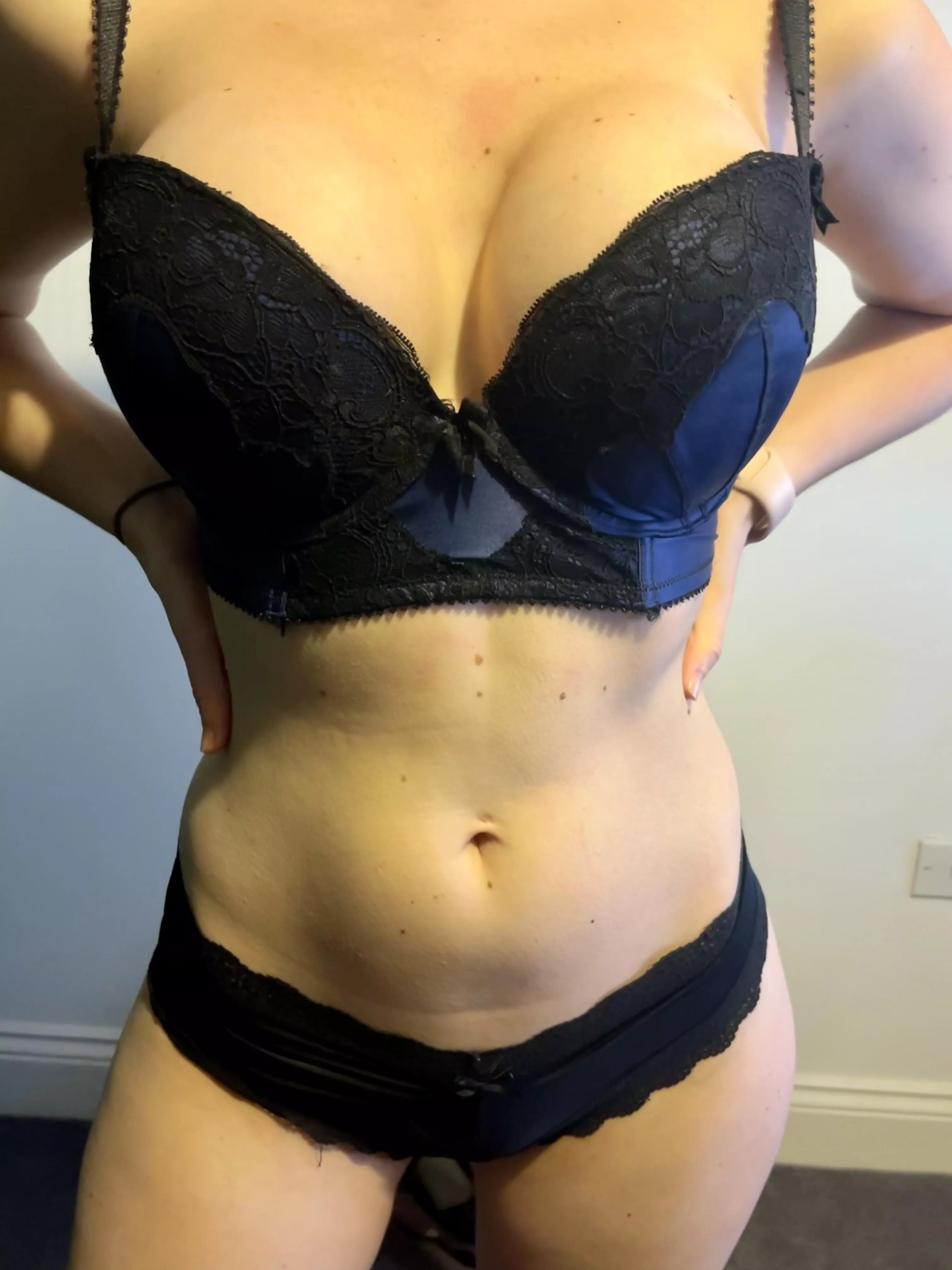 Love showing off my fake tits in a great bra