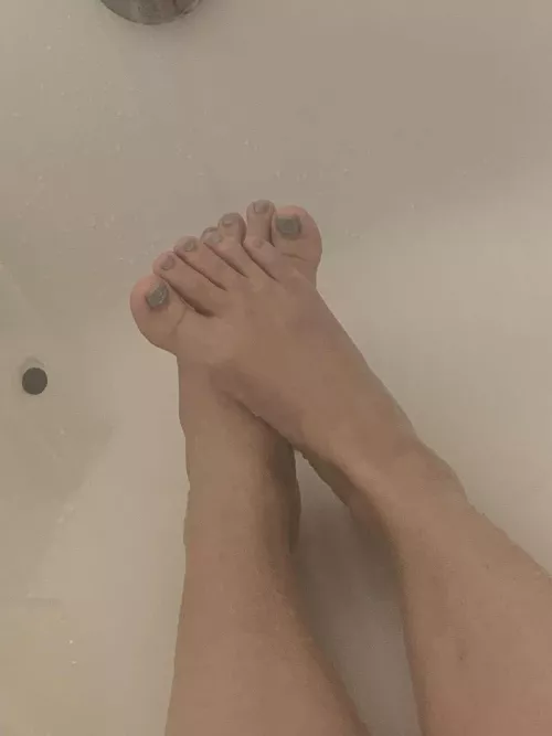My toes in the tub!
