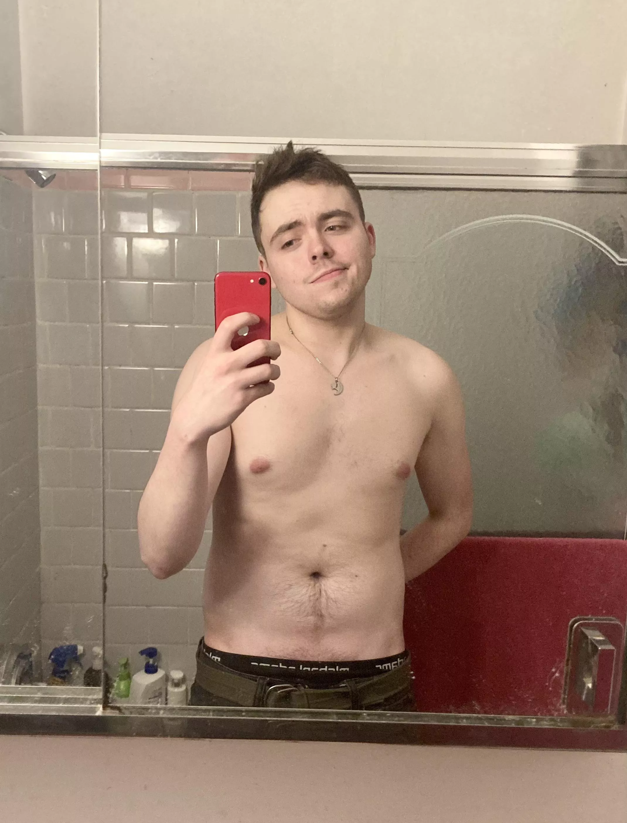 New haircut 💇‍♂️ and feeling good on a Friday ✨