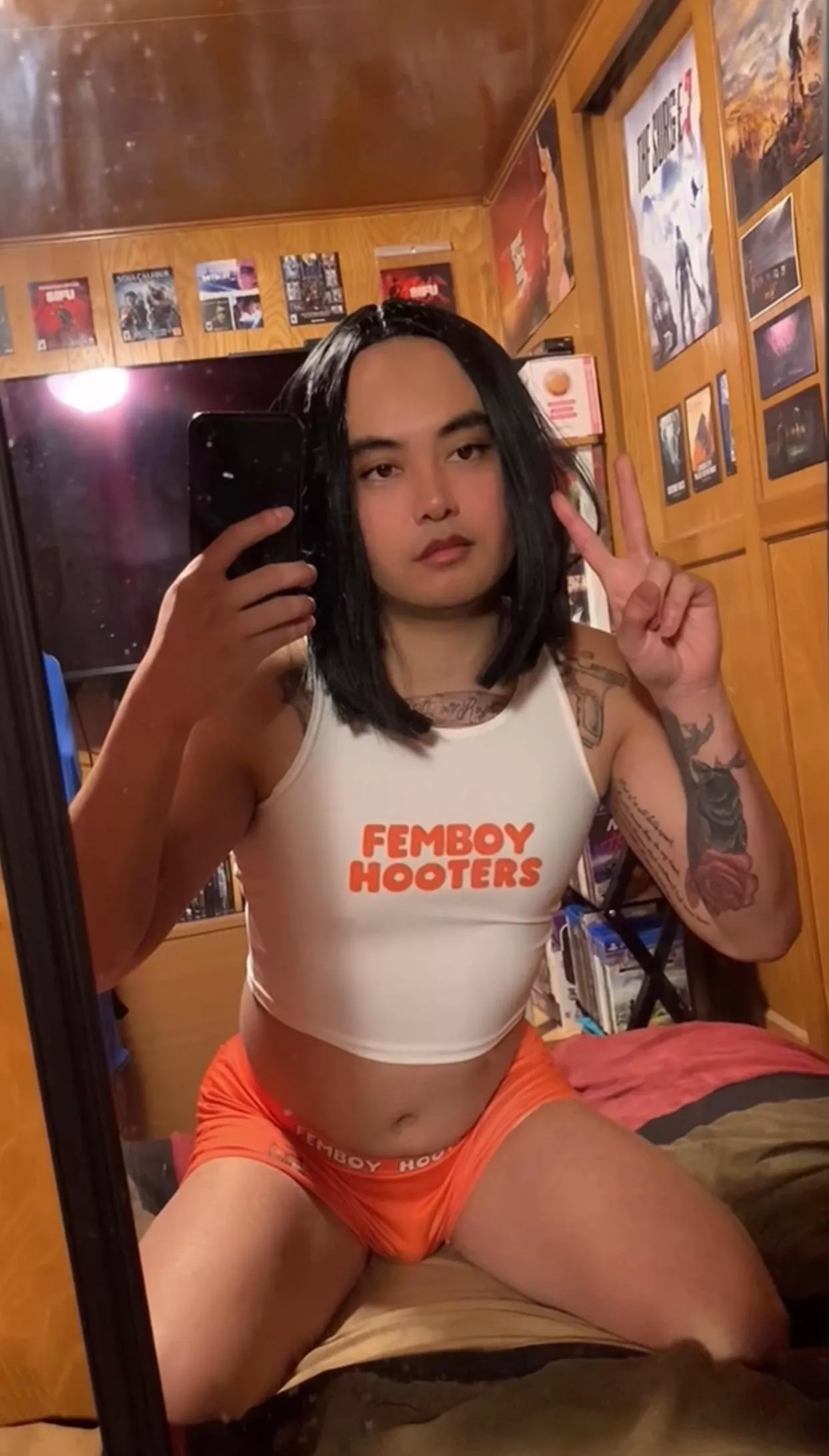 Peace sign & a round behind