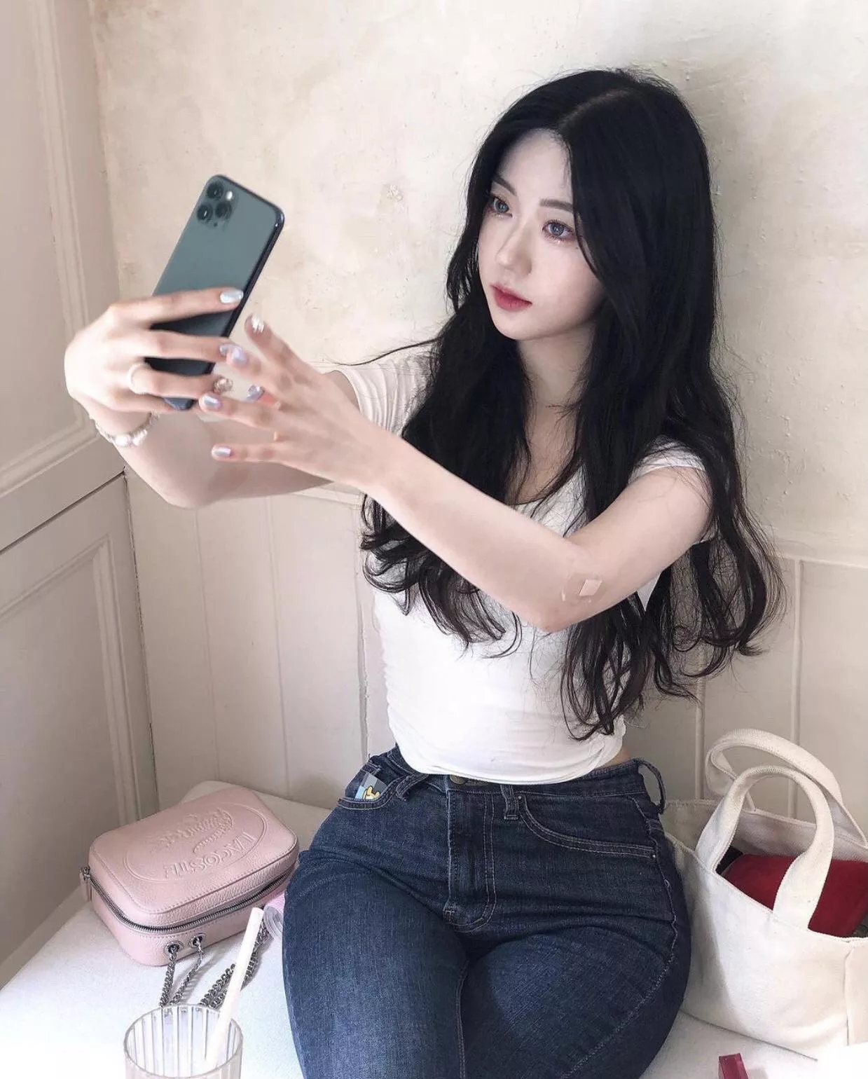 Taking a cute Selfie