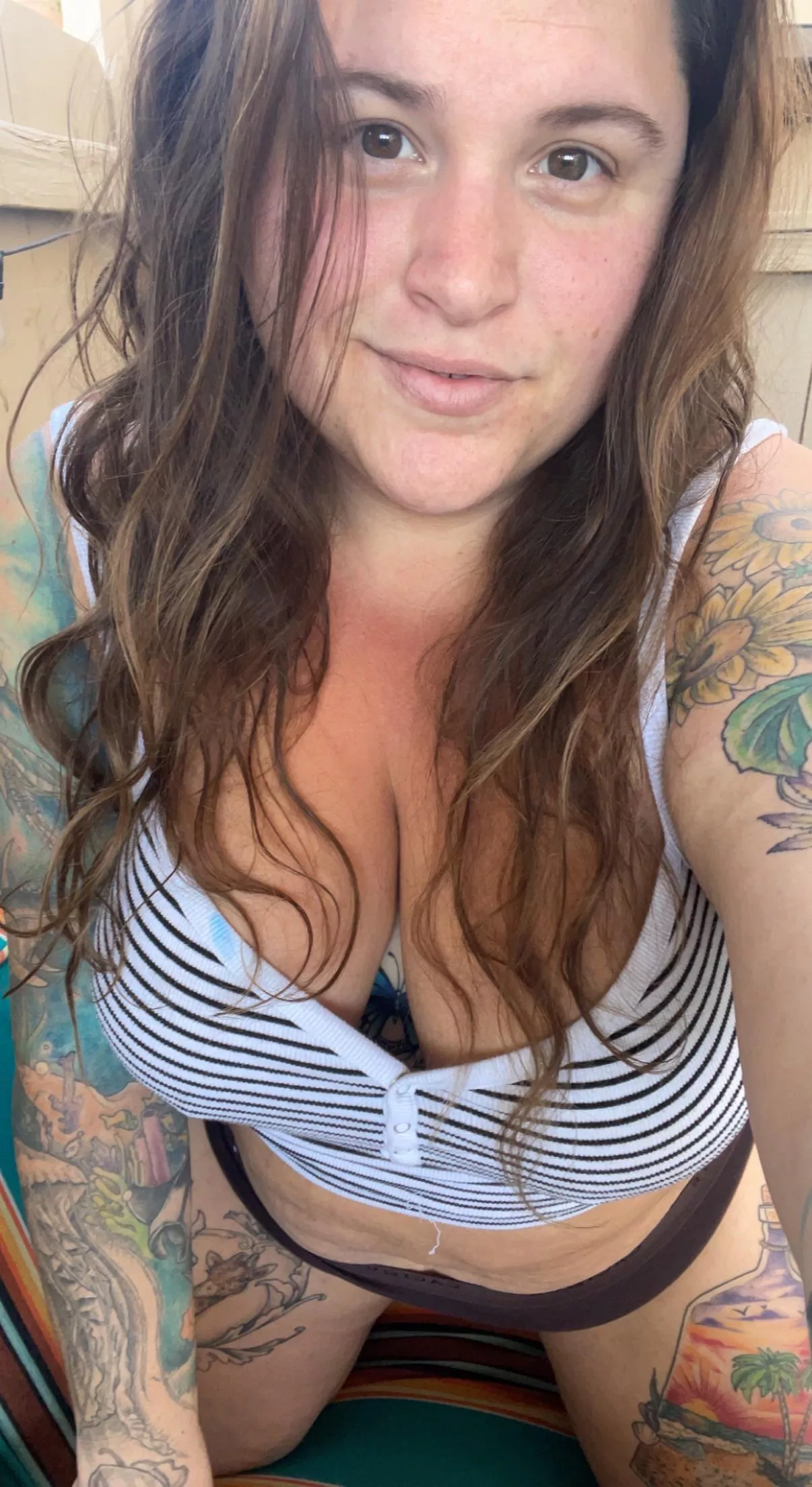 tattooed seductive stoner. let me share my tatted curves with you!