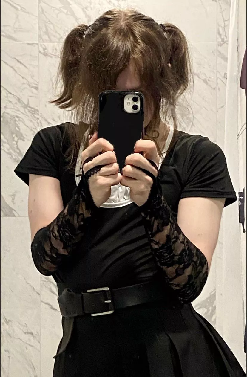 Thats how boys should tie their hair right?