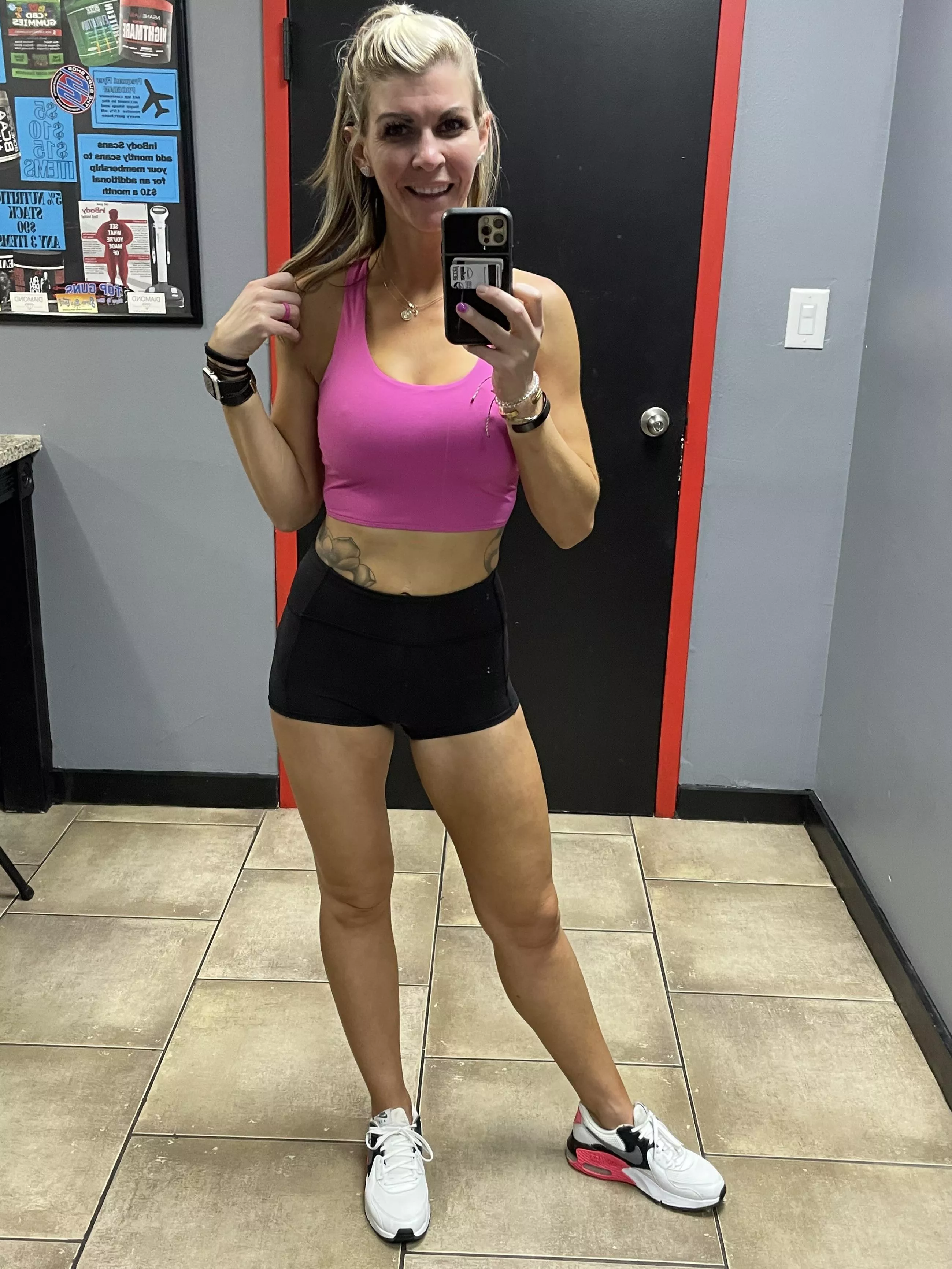 They might be 39 years old but this mommy keeps her legs tight!