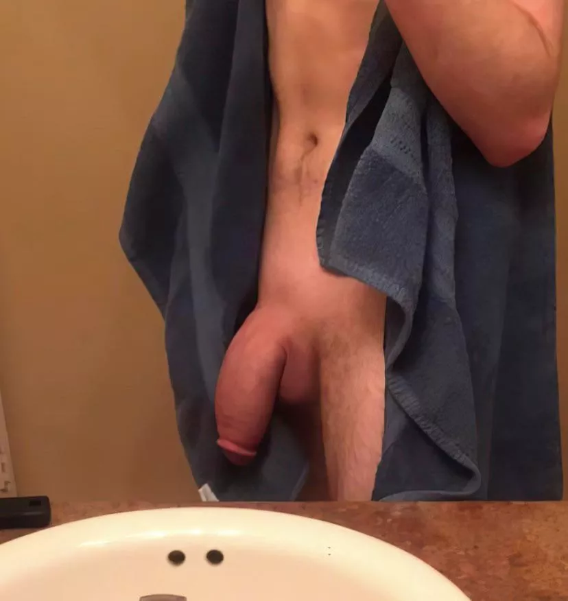 Upvote if my flaccid is bigger than your erect size 👀