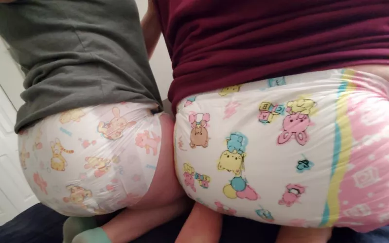 Who wants to diaper up with us and cuddle?? 🥺🥺 F25