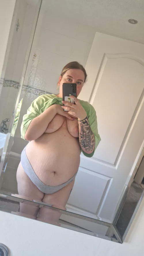 who wants to suck on my nipples😜💦