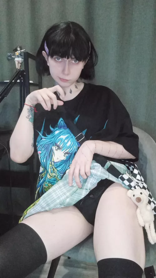 would u like her to show her girl cock? >~<