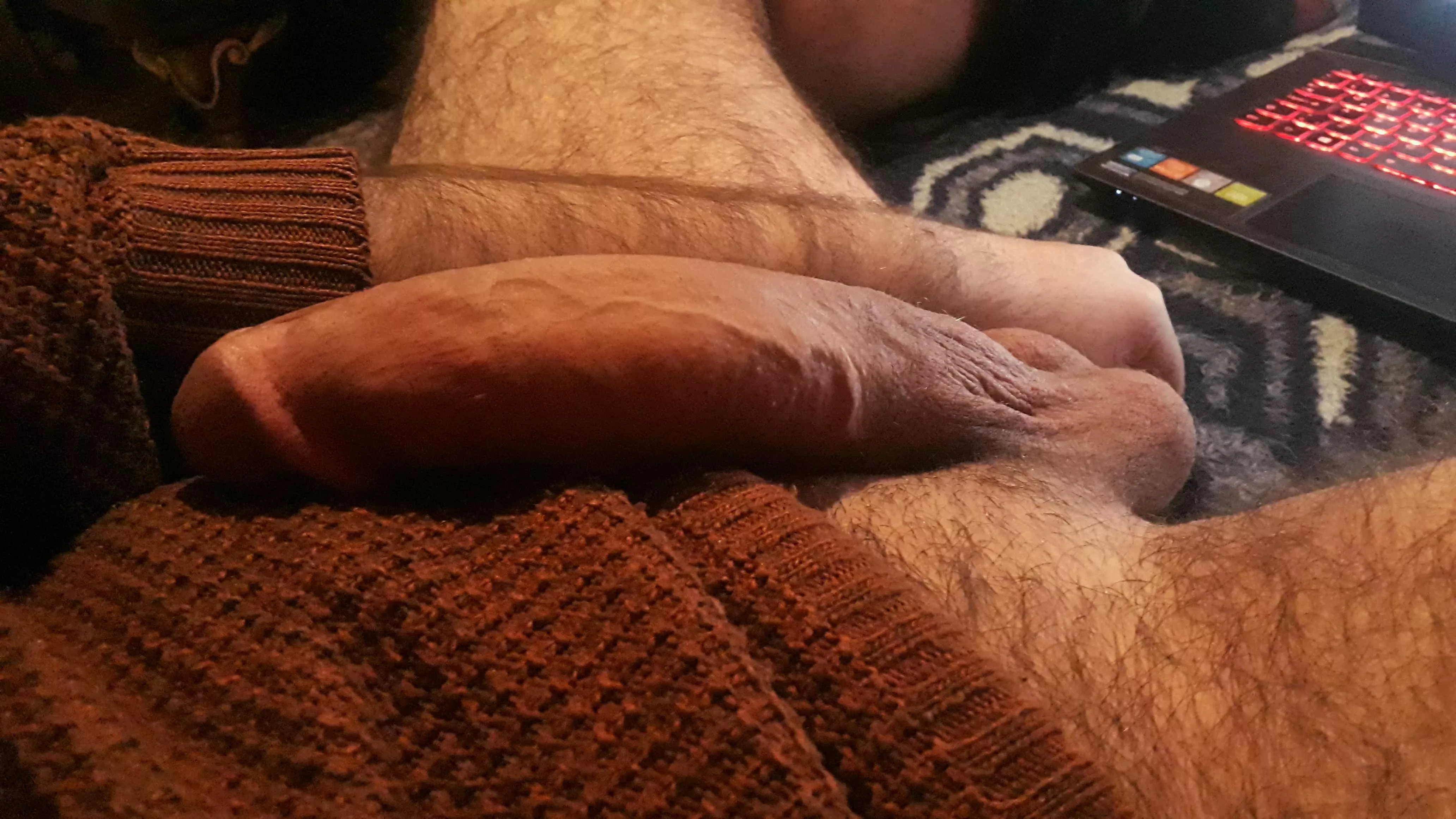 you have to upvote if I'm bigger than you.