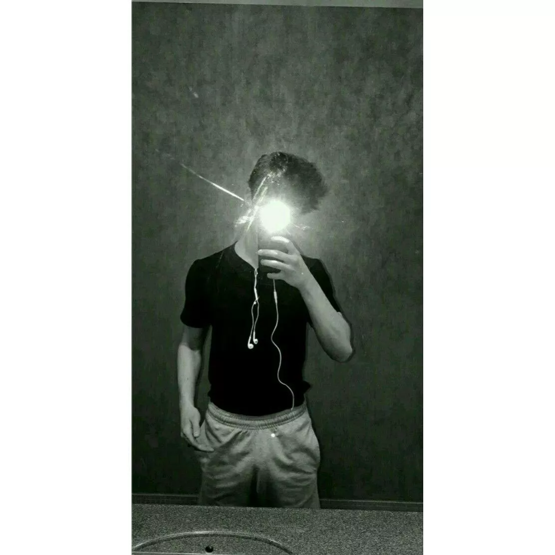 18 y/o GERMAN, HUNG, THIN boy looking for guys around my age for trade 🔥 Dont be oder than 19 (I LOVE TWINKS <3) snap: stafann410