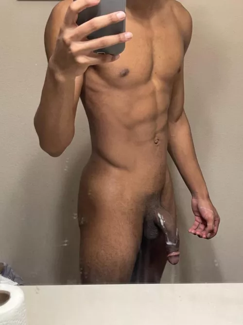 18M HS athlete 9” looking for masc bros. send pics for snap.
