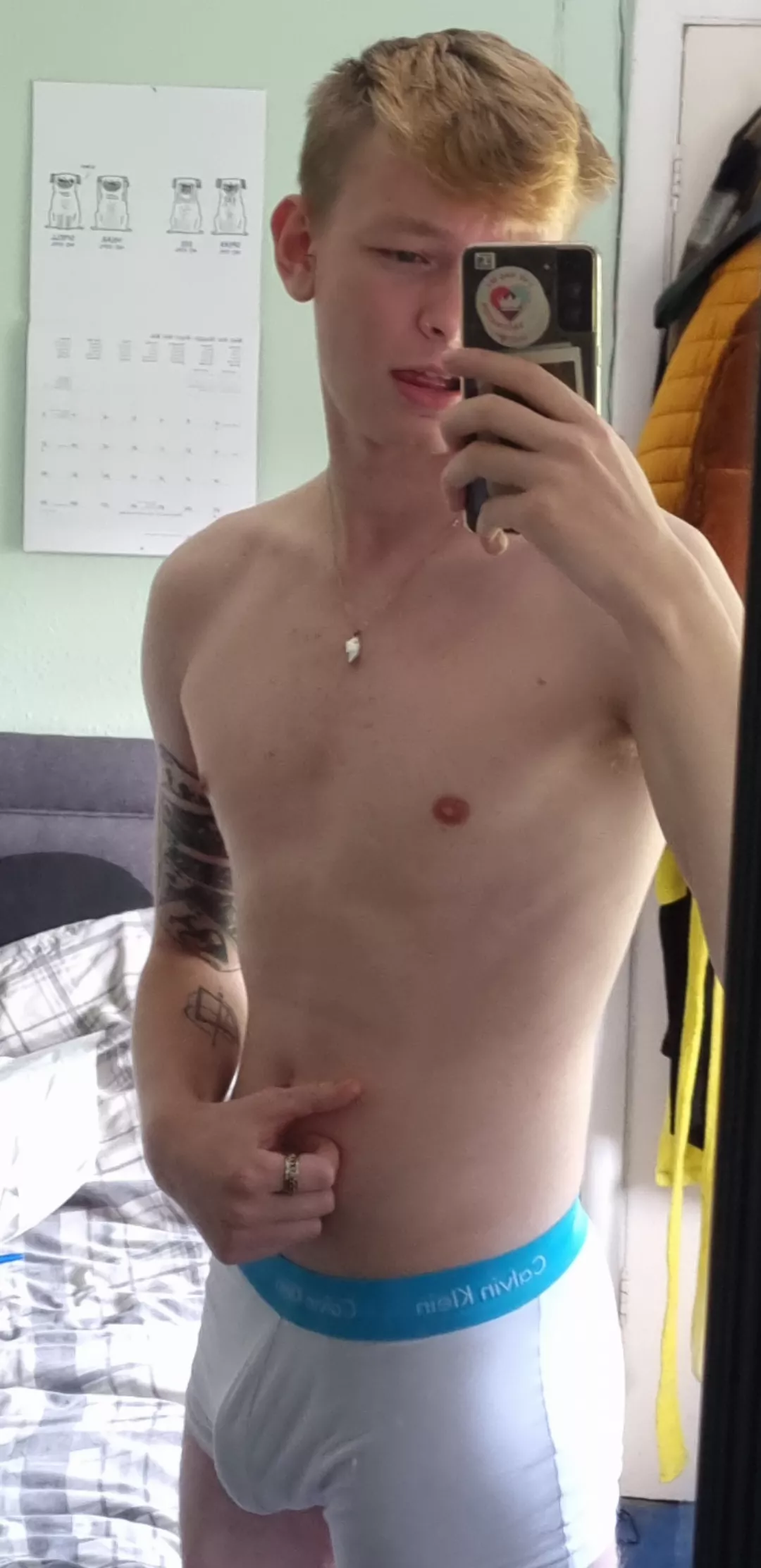 23 hung Toned Blonde twink. Need Fit guys muscles/abs to jerk with. send face and body. be verbal. add danny_racer2