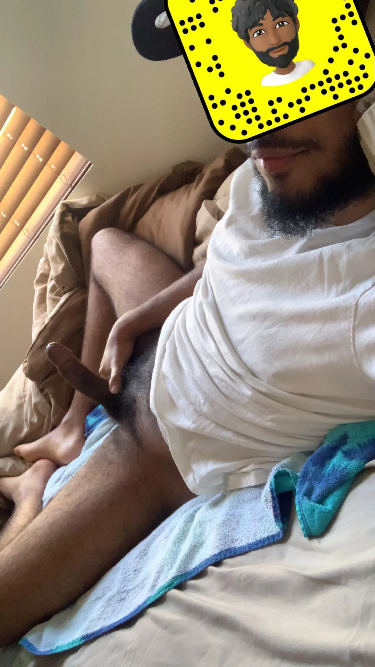 23 us. Looking for bottoms and jerk bros. Sc: verseca23 white+ Latino+ arab+