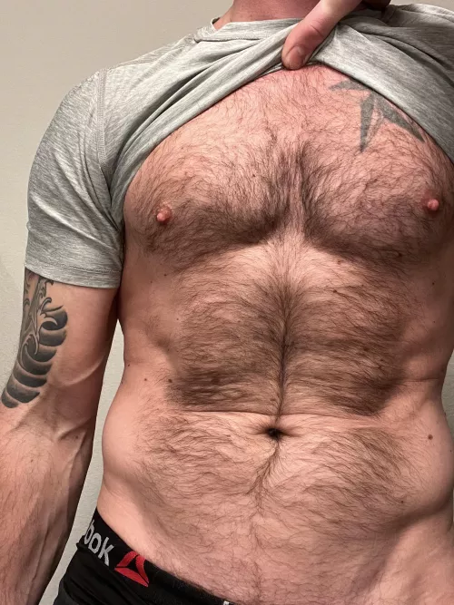 [36] athletic somewhat boring guy here... looking to kill some time