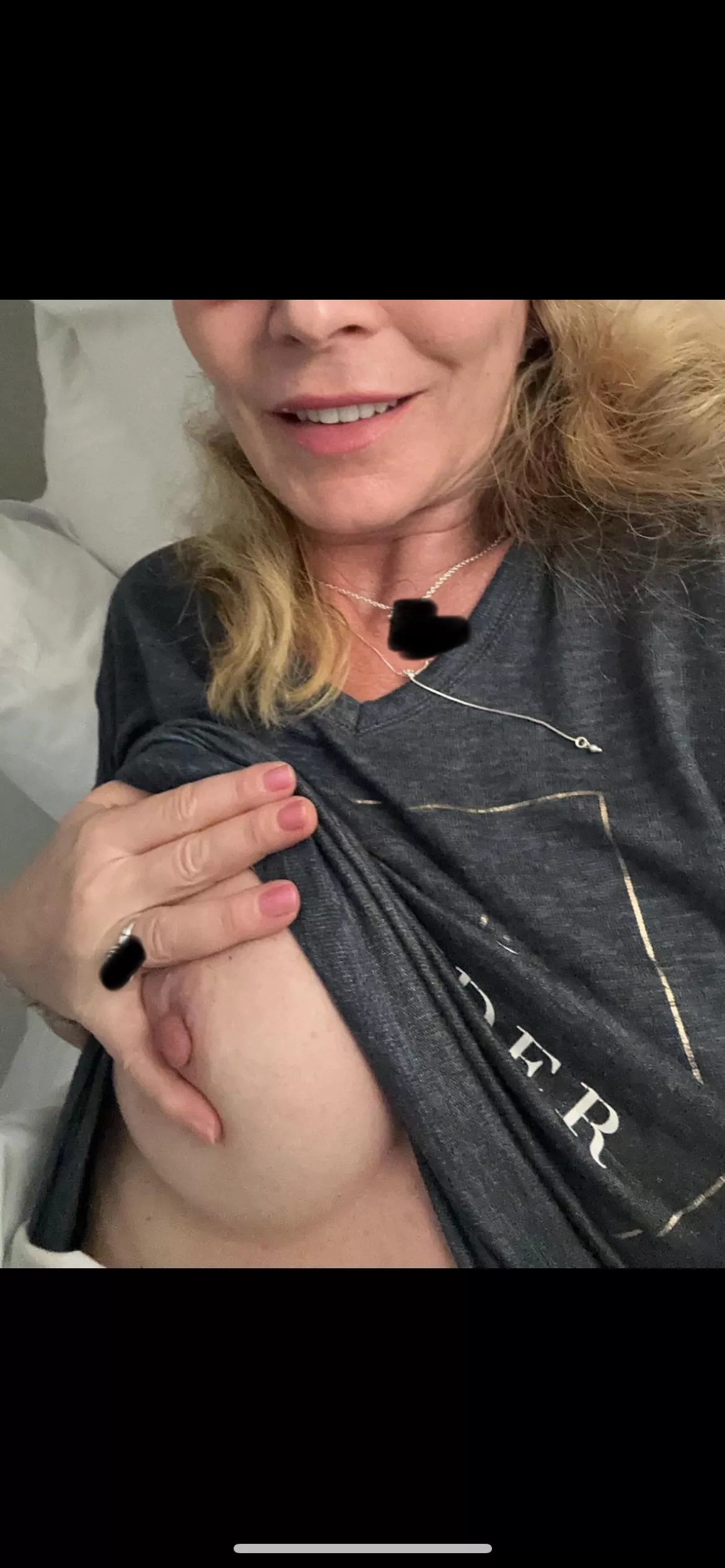 56 y/o wife sexting me while she’s in vacation with husband