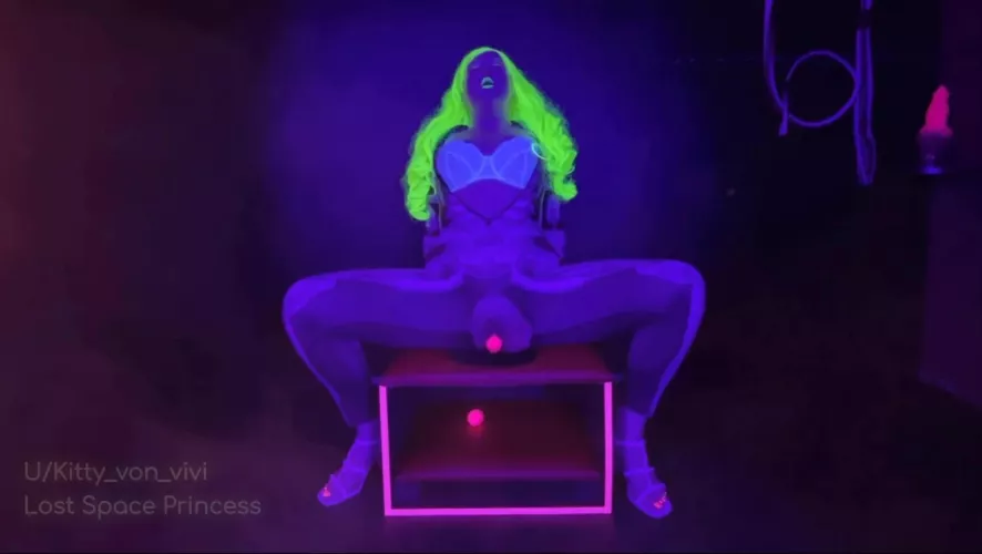 Breeder Box - laying my alien clutch