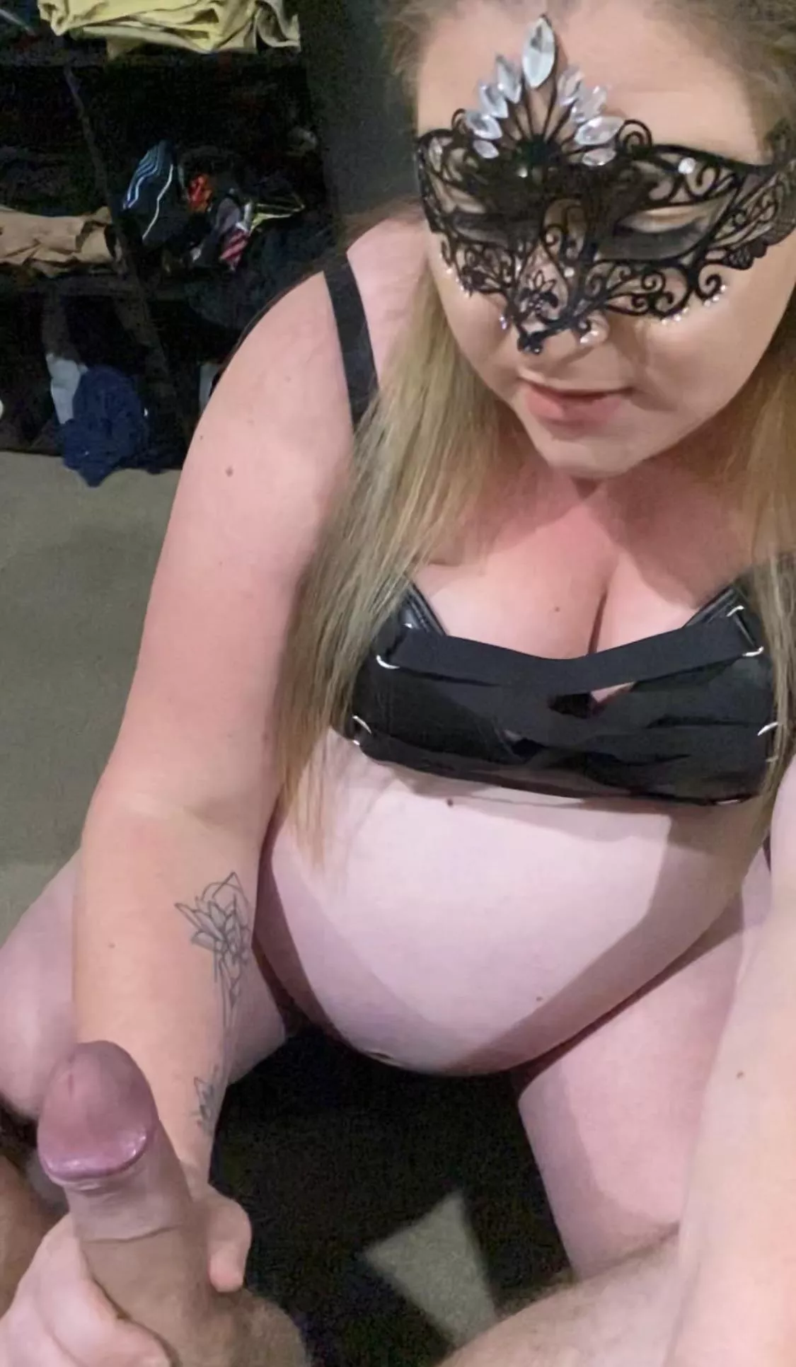 Cum see this 35 week pregnant mum take it to the balls!! Ask about the video and then maybe you’ll see the one where you can here me cum 💦