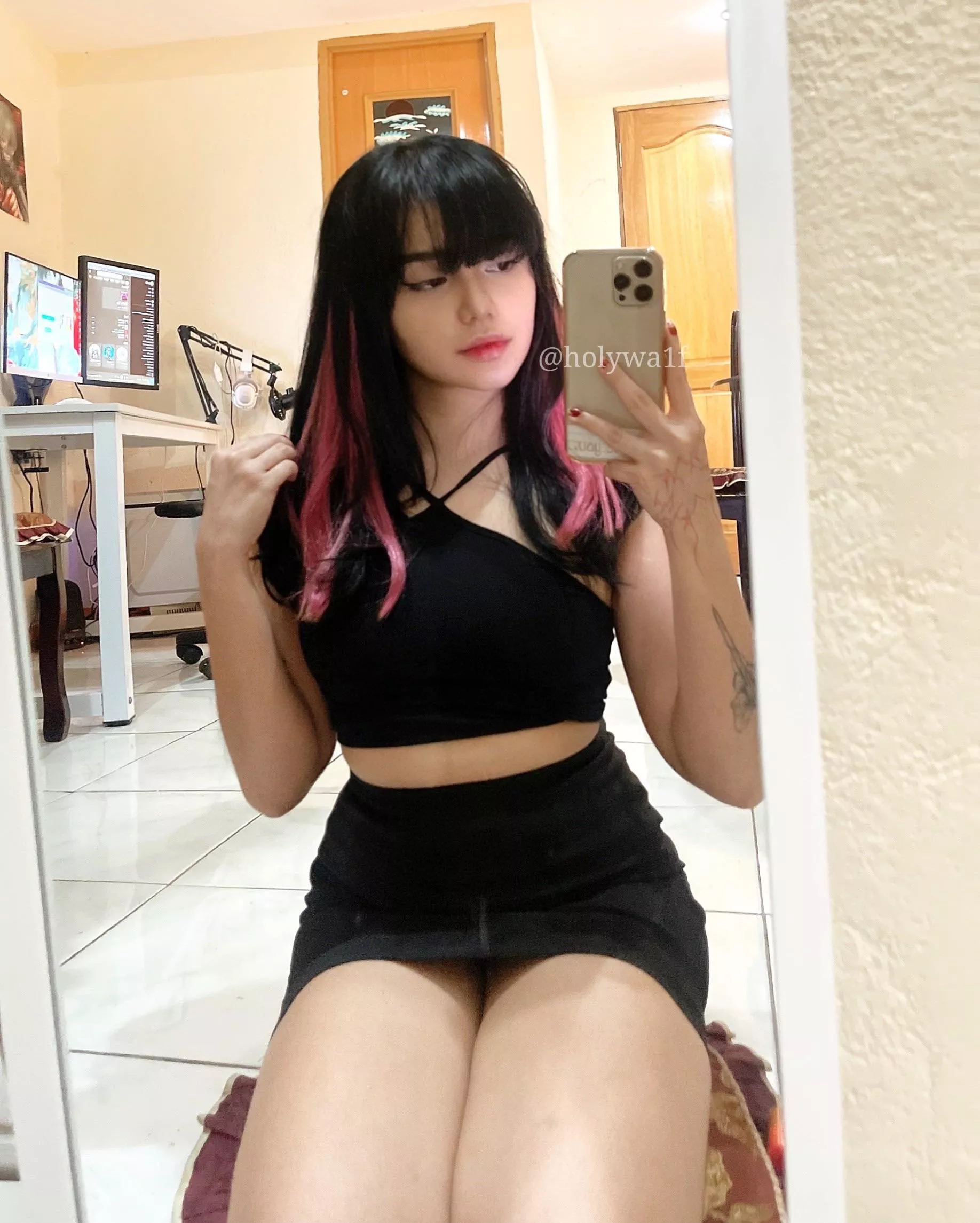 do you like my pink hair? 🎀 (f)