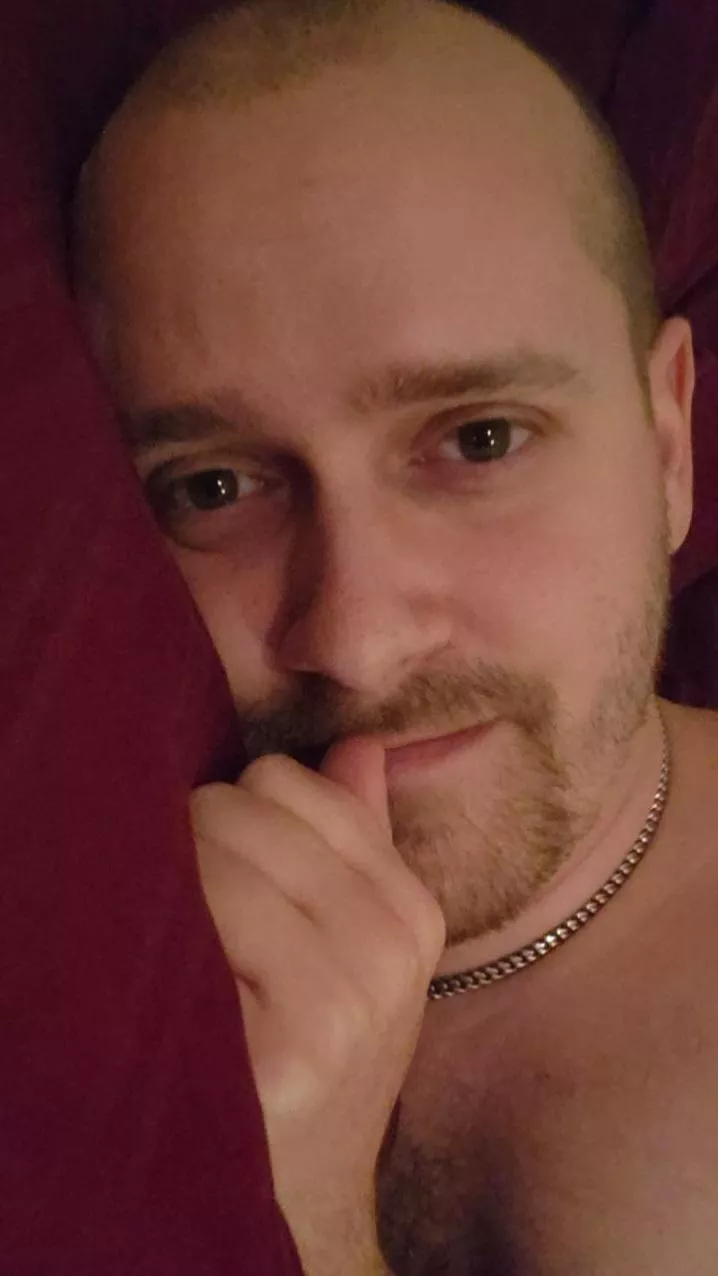 Feeling a bit lonely today, I need cuddles