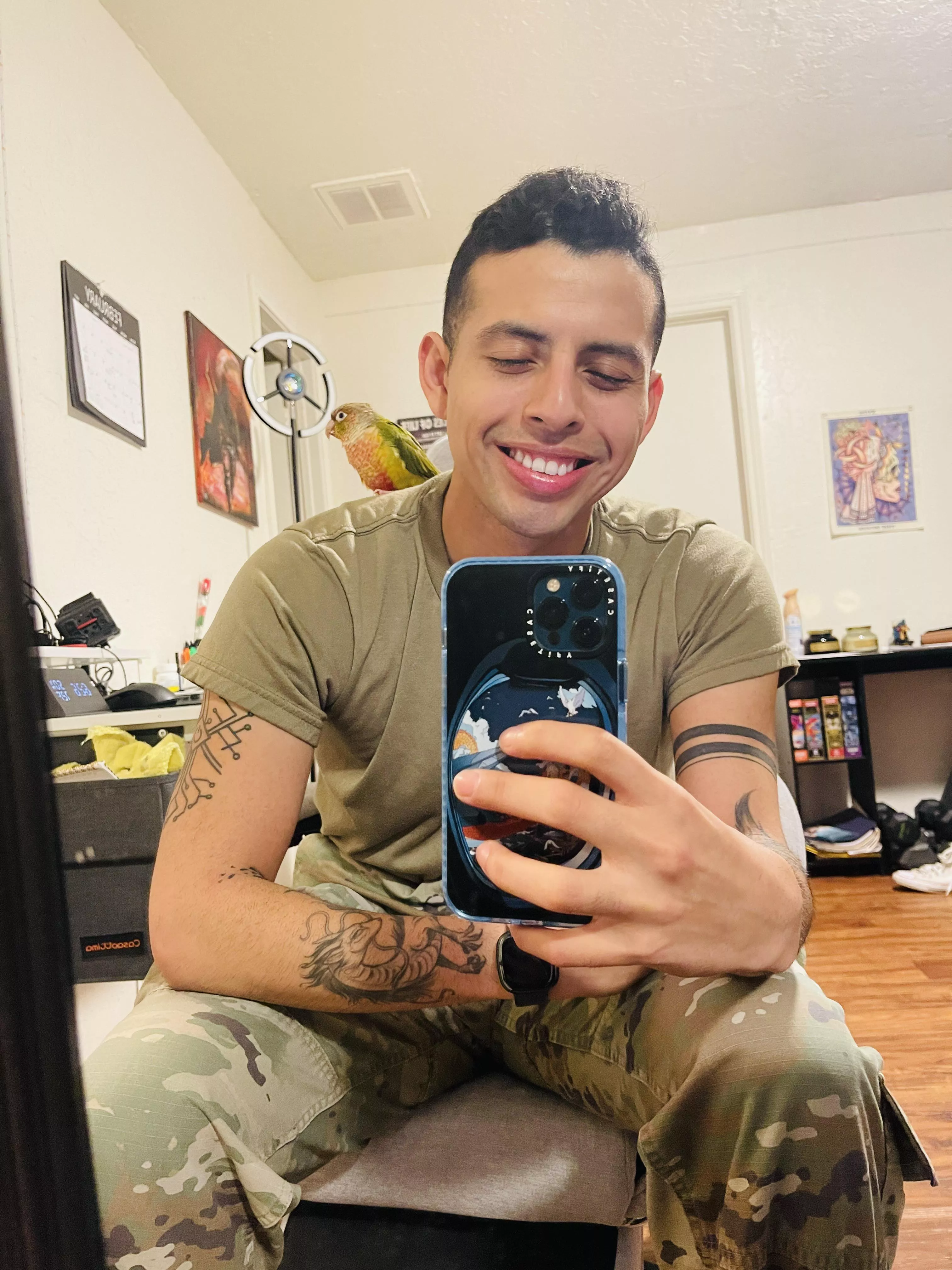 First post ! I wanted to introduce myself and my bird 🦜