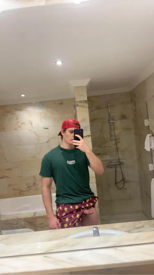 Got horny by the milfs at the pool so had to go for a jerk💦