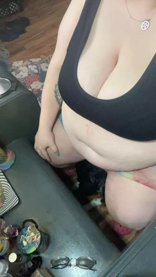 Help me eat my way outta these shorts 🥺