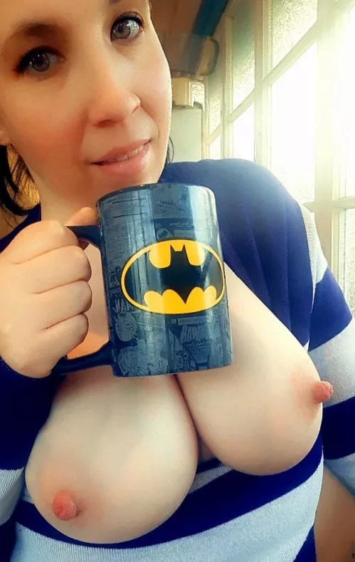 Here's me taking photos of my boobs whilst just across the road they're praising Jesus 🤣 Happy Sunday lovelies 😘