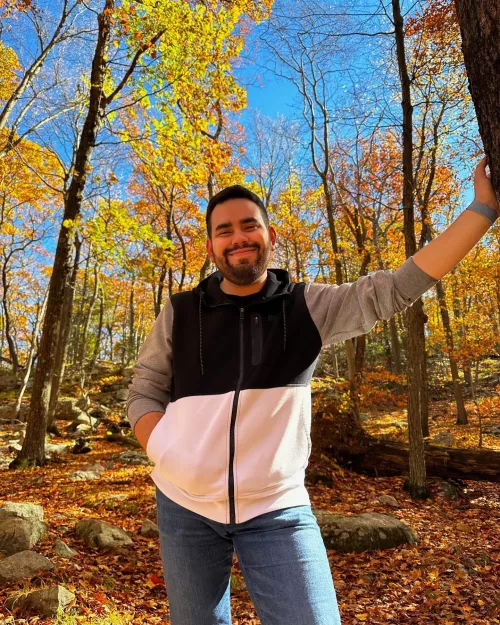 Howdy Gaybros! Looking to make some new online pals, DMs open! 25 US