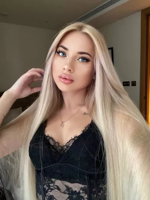 I feel so cute in this selfie and I hope I am.