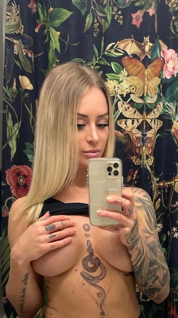 I'll be your submissive princess😇