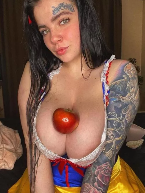 I'm a red riding hood, I'll be for you all night