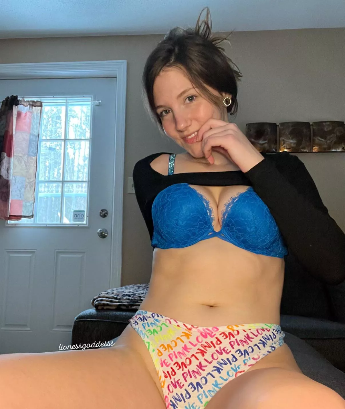 I’m not into watching sunsets, but I’d love to see you go down. 35% off link below, freee dick ratings, customs, sexting, gfe, B/G & solo content, kink/fetish friendly, always available