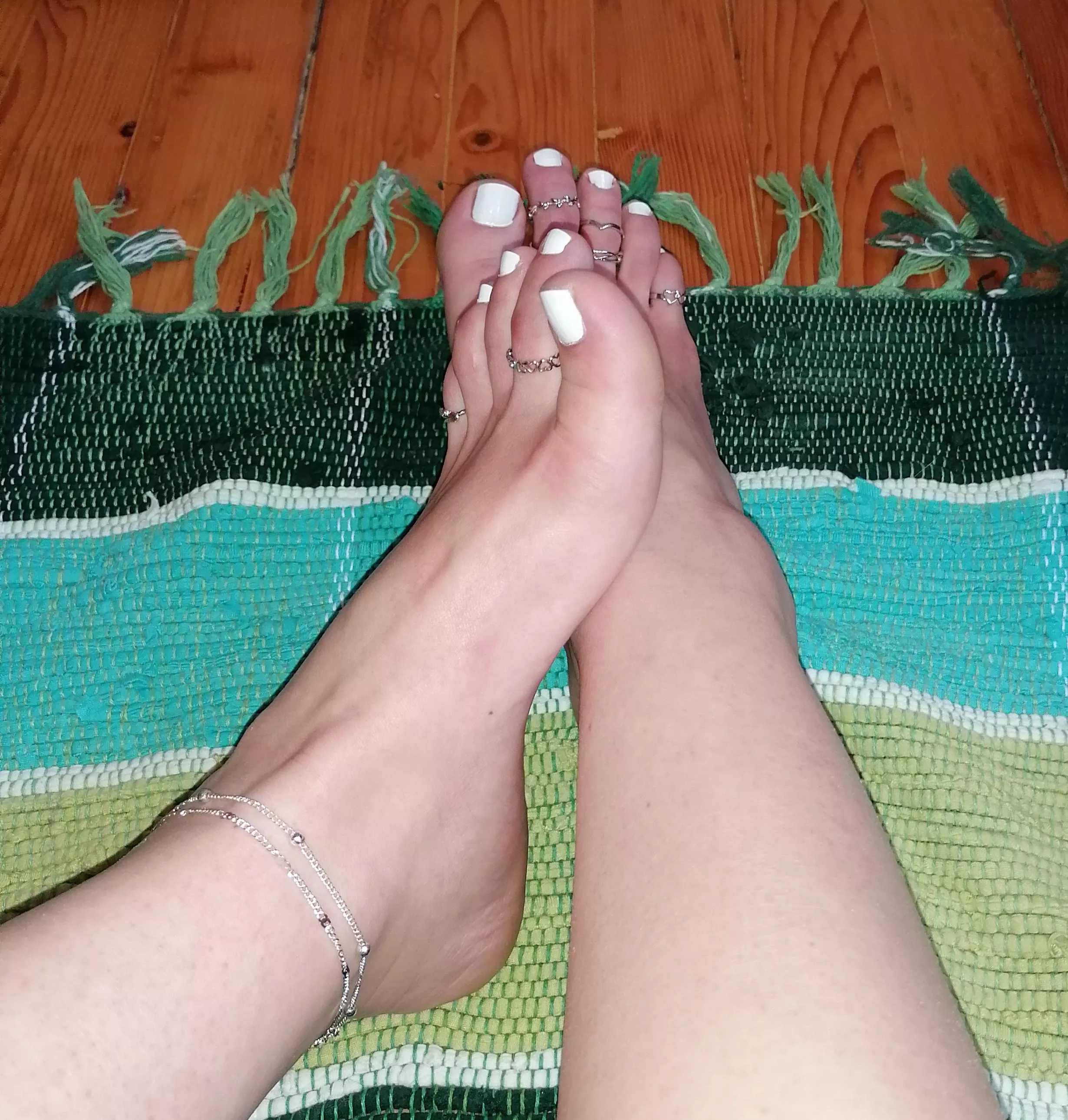 jewelry 💍 💎 👑 white toe nails