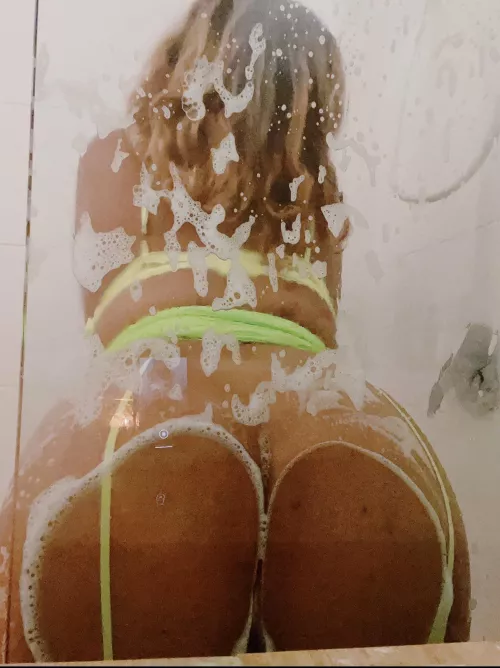 Kneel so I can sit on you 💋 [F]