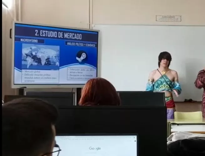 Last week I made a presentation in class dressed as Link Gerudo. Shit quality as it's an screenshot of a video though