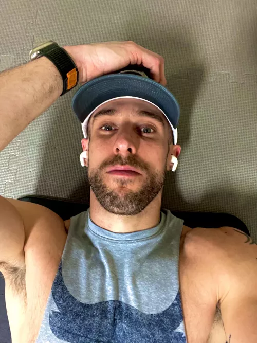 Leg day kicked my butt, just going lay on the mats for a bit 😜