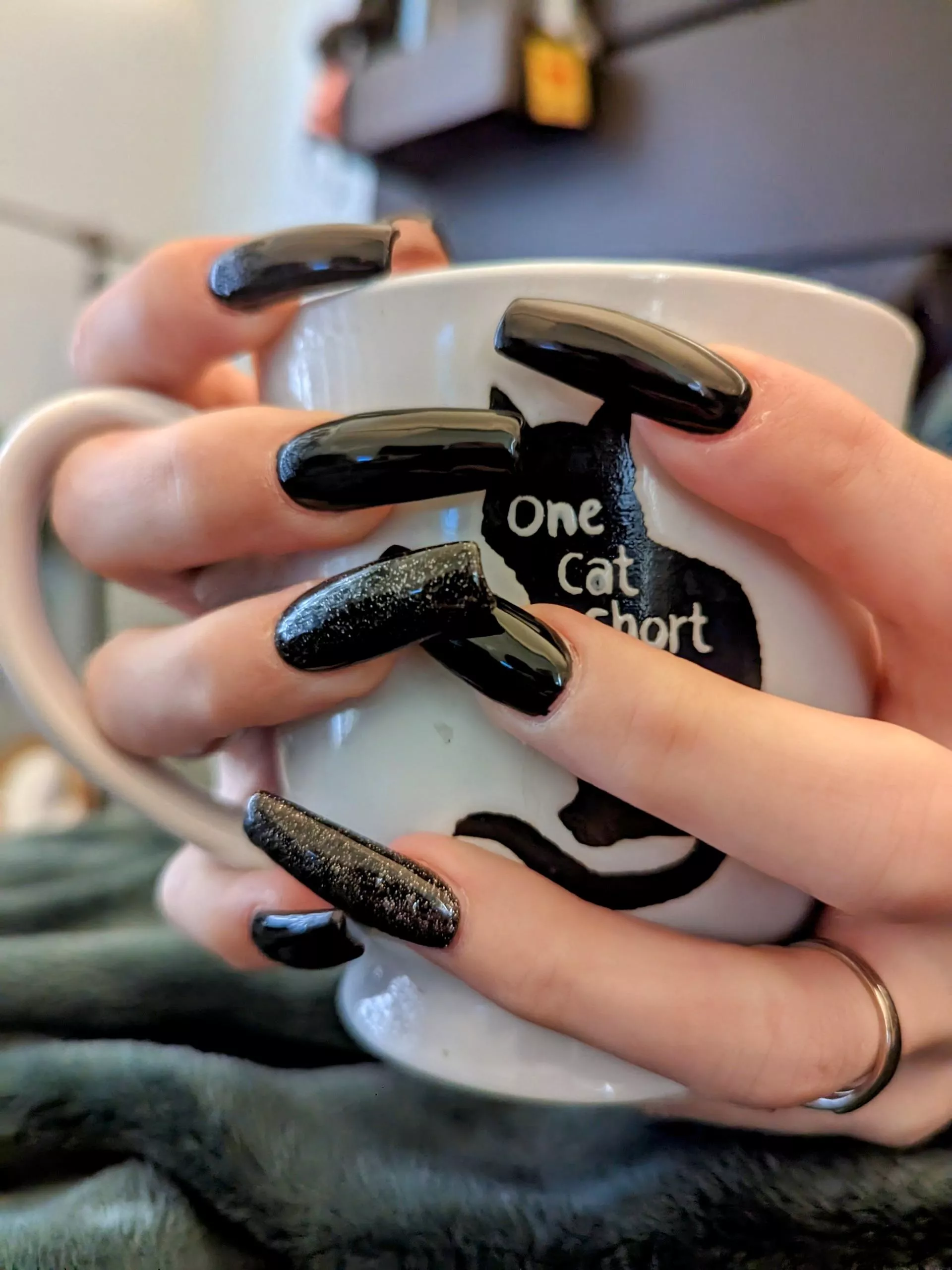 Let me wrap my claws around you ❣️