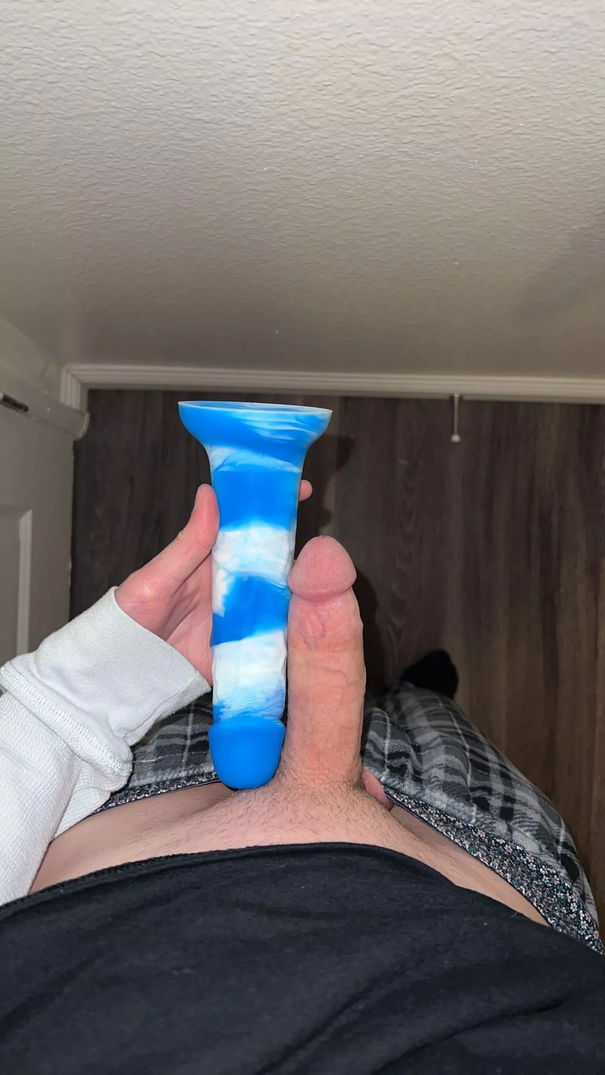 My white boy dick compared to a 7 inch dildo, can you outsize me?