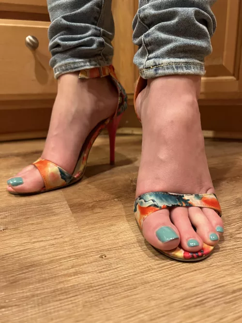 Saturday mood? 👠😜