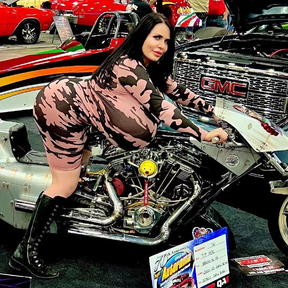 she wants to go bigger with her already oversized ass.