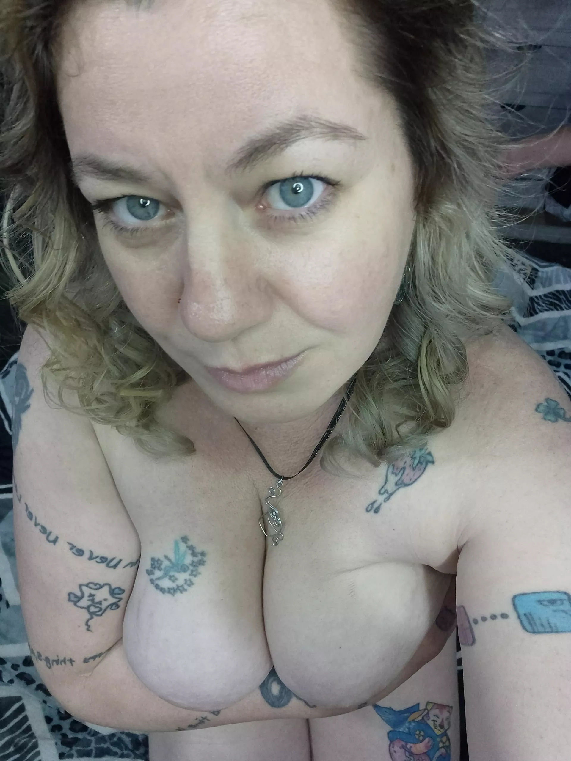 Since everyone is asking: yes, I do like younger guys 😘