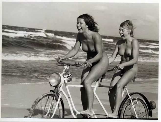 Tandem bike on the beach (by Helmut Stege)