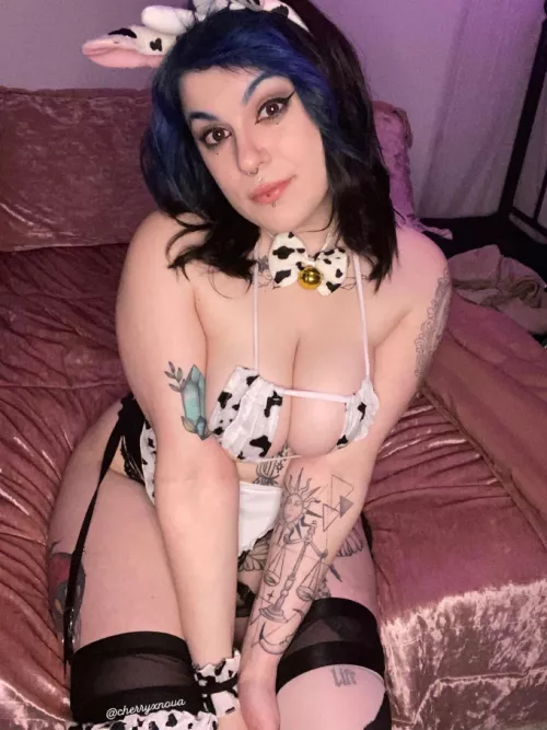 This cow is trying to milk 💗👀🐮