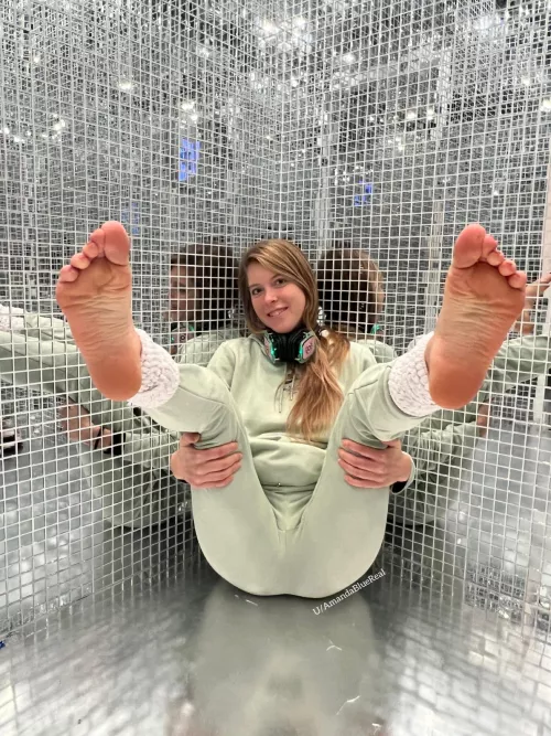 Unusual bare feet location!