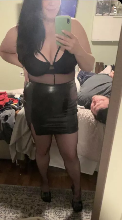 Would love ❤️ to meet a guy with a large cock to play with us!!!