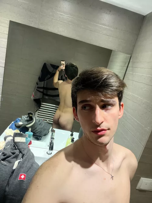 19 spanish handsome fit guy looking for same big d+ abs+ Hmu with pic @chsa03 on add